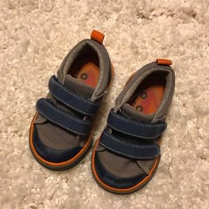 See kai run Velcro shoes